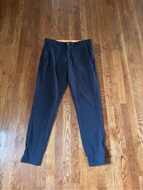 Men's Slim Tech Chinos in Navy